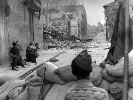 进行战斗的西班牙共和国军
进行战斗的西班牙共和国军