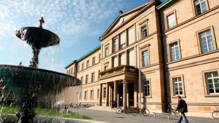 大学主楼 大学主楼