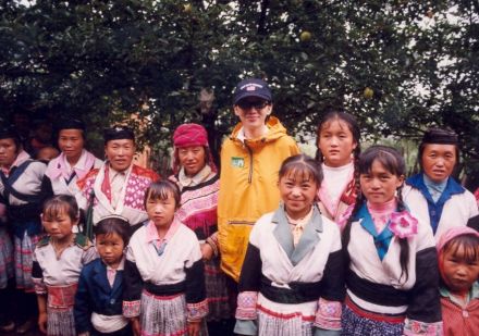 梅艳芳赴云南山区探访 梅艳芳赴云南山区探访