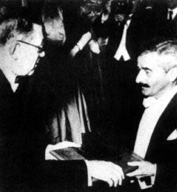 福克纳领取诺贝尔文学奖 福克纳领取诺贝尔文学奖