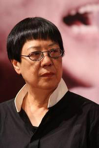 许鞍华在香港星光大道的手印及签名 许鞍华在香港星光大道的手印及签名