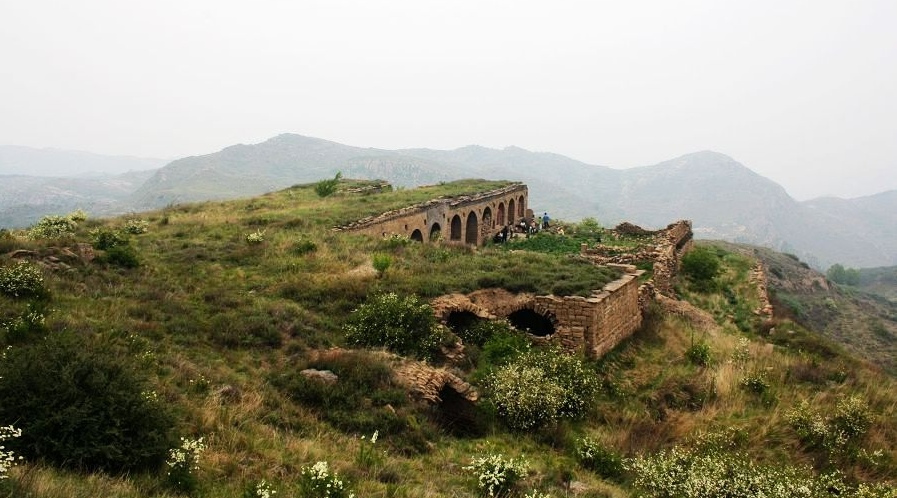 麓台山及山神庙