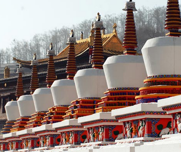 塔尔寺白塔
塔尔寺白塔