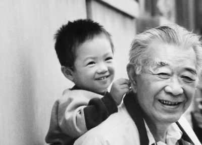 于光远和外孙女在一起 于光远和外孙女在一起