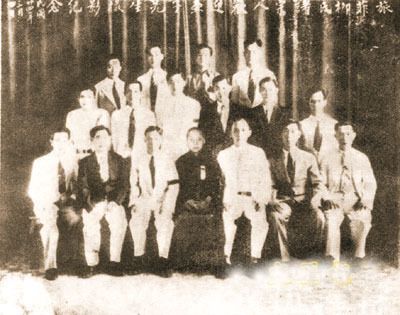 柳亚子和留学同学合照 柳亚子和留学同学合照