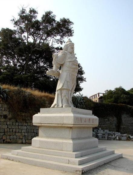 莆禧古城北门戚继光石雕像 莆禧古城北门戚继光石雕像