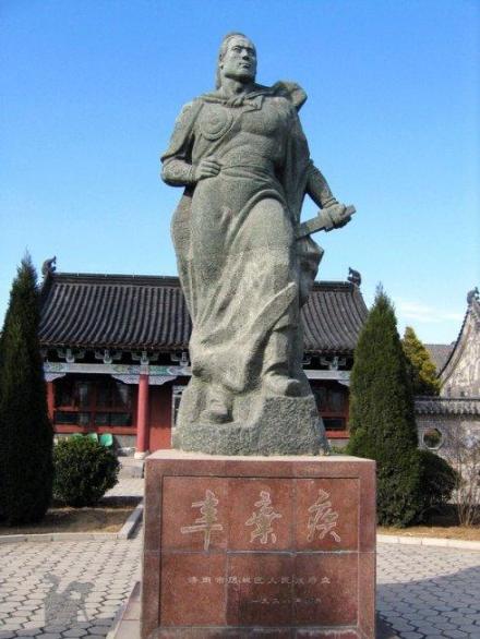 青年辛弃疾塑像 青年辛弃疾塑像