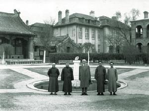 冯祖荀(左二) 冯祖荀(左二)