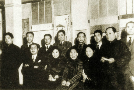 上海美专教师合影照片
上海美专教师合影照片