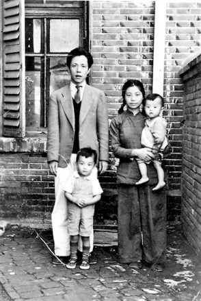 王瑶与妻儿
王瑶与妻儿