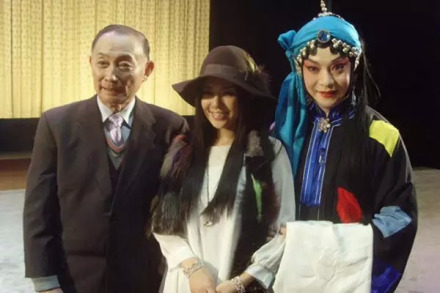 苍井空拜访梅兰芳之子梅葆玖和徒弟胡文阁 苍井空拜访梅兰芳之子梅葆玖和徒弟胡文阁