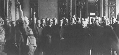 在布尔戈斯,佛朗哥宣誓成为国家最高元首 在布尔戈斯,佛朗哥宣誓成为国家最高元首