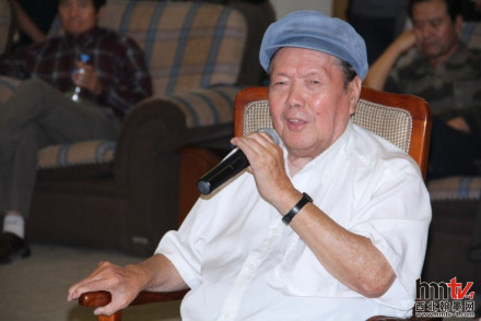 刘文西先生发表评论(华山李澎/摄) 刘文西先生发表评论(华山李澎/摄)