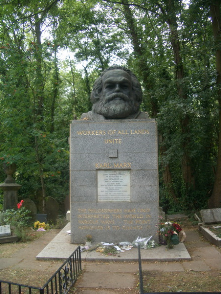 位于伦敦海格特的卡尔·马克思的墓地 位于伦敦海格特的卡尔·马克思的墓地