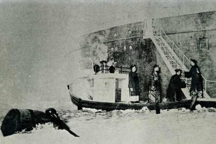 慑于台湾民众的抗议,交割手续在基隆外海的日本军舰进行 慑于台湾民众的抗议,交割手续在基隆外海的日本军舰进行