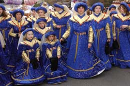 装扮成“公主”的女子 装扮成“公主”的女子