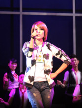 朱丹参演舞台剧《女人一定要有钱吗》