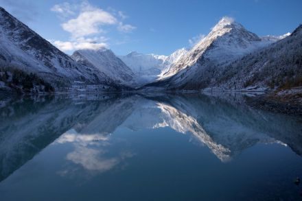 阿尔泰山脉中的湖泊
阿尔泰山脉中的湖泊