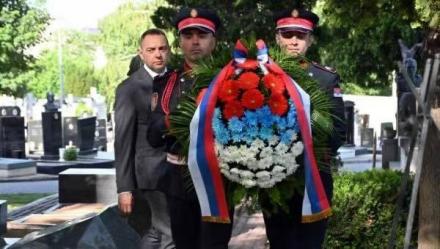 塞尔维亚以敬献花圈的方式纪念二战胜利日
塞尔维亚以敬献花圈的方式纪念二战胜利日