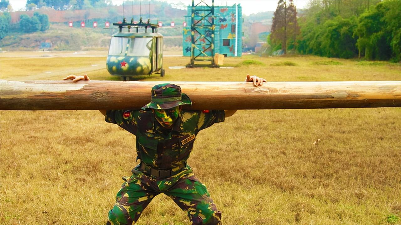 小说作者易白，在某特战旅“猎豹学校”当兵锻炼