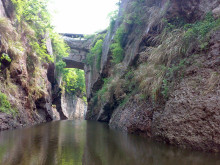 胭脂河上的天生桥
胭脂河上的天生桥