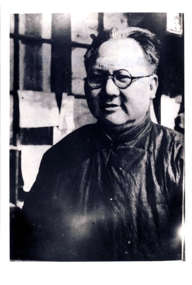 新中国成立后首任校长邓初民