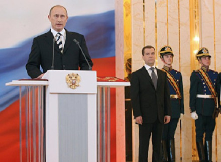 普京出席继任者梅德韦杰夫的就任典礼(2008年5月7日) 普京出席继任者梅德韦杰夫的就任典礼(2008年5月7日)