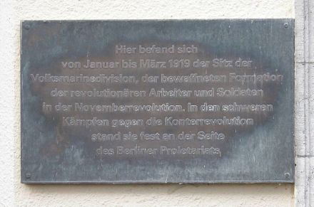 十一月革命的纪念碑 十一月革命的纪念碑