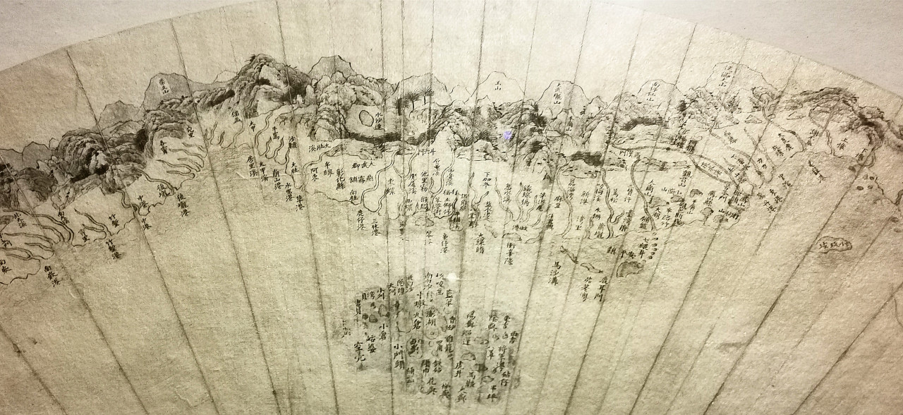 1722年抵台的清朝首任巡台御史黄叔璥在扇面所绘的台湾地图