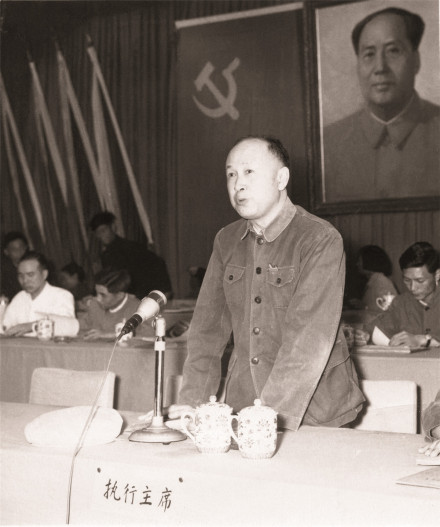 1964年5月,钱学森在五院首届党代表大会上发言 1964年5月,钱学森在五院首届党代表大会上发言