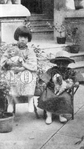 童年时的张爱玲与张子静 童年时的张爱玲与张子静