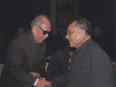 邓小平接见周谷城 邓小平接见周谷城