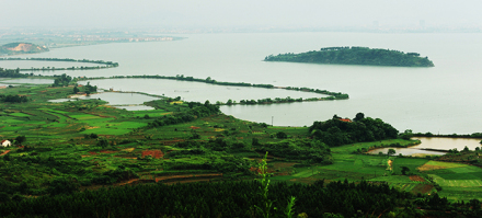 武山湖(图片摘自文粹一叶论坛) 武山湖(图片摘自文粹一叶论坛)
