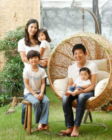 成东镒与家人 成东镒与家人