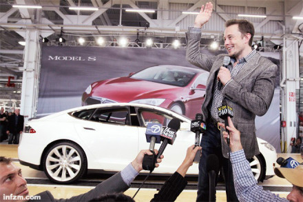 特斯拉公司CEO穆斯科出席首发仪式 特斯拉公司CEO穆斯科出席首发仪式
