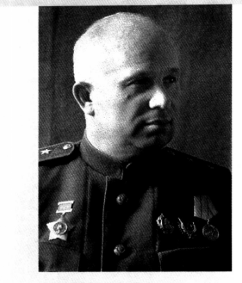 肩扛勋章的赫鲁晓夫
肩扛勋章的赫鲁晓夫