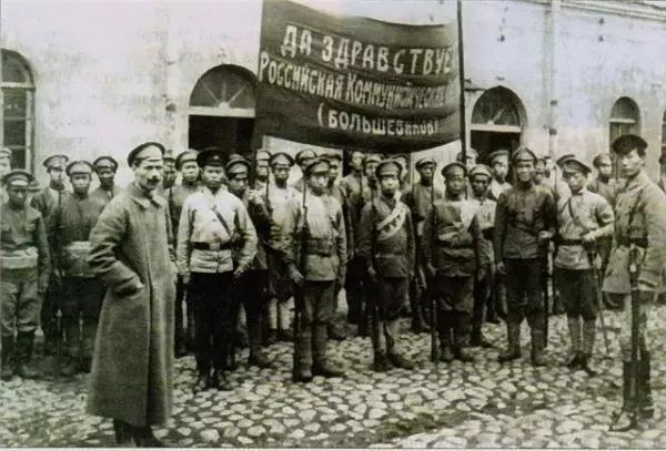 红军中的中国官兵