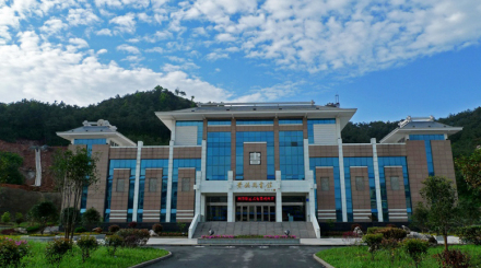 黄镇图书馆 黄镇图书馆