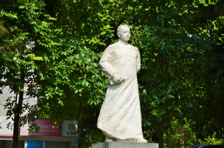 长岗校区陶行知雕塑