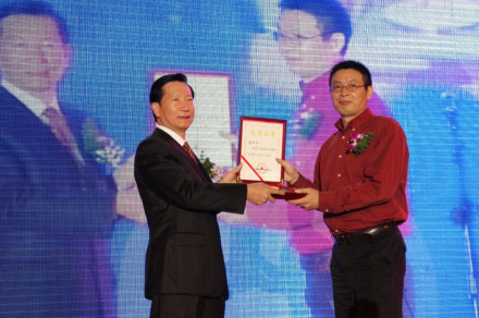 麦家荣获茅盾文学奖
麦家荣获茅盾文学奖