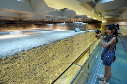 六朝博物馆下的建康宫城垣遗址 六朝博物馆下的建康宫城垣遗址