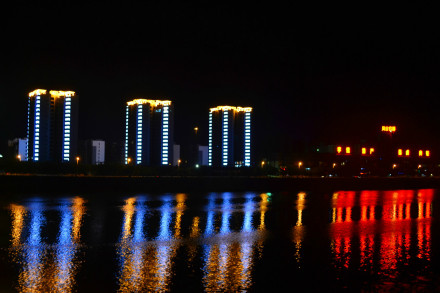 唐河两岸夜景 唐河两岸夜景