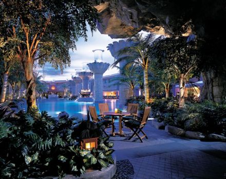 室内天幕泳池
室内天幕泳池