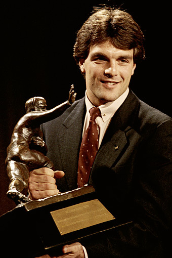 DOUG FLUTIE: 橄榄球HEISMAN奖 DOUG FLUTIE: 橄榄球HEISMAN奖