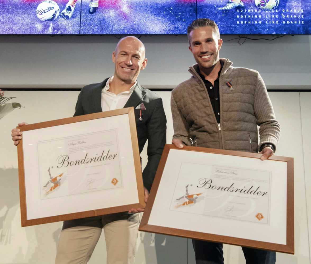 罗本与范佩西一起获得国家骑士勋章 罗本与范佩西一起获得国家骑士勋章