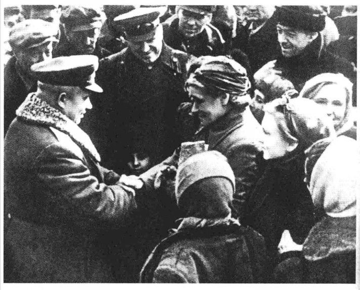 1943年11月赫鲁晓夫在解放之后的基辅