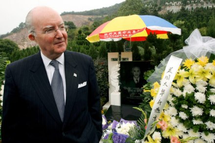 美驻华大使雷德出席骨灰安放仪式 美驻华大使雷德出席骨灰安放仪式