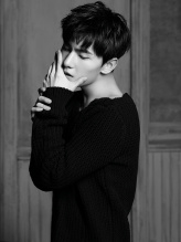 首部写真集《自在·YOUNG》