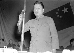 著名记者范长江 刘文韬 摄 著名记者范长江 刘文韬 摄