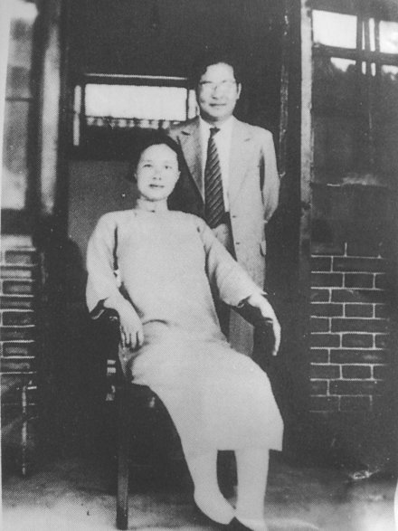 吴晗、袁震在西院12号
吴晗、袁震在西院12号